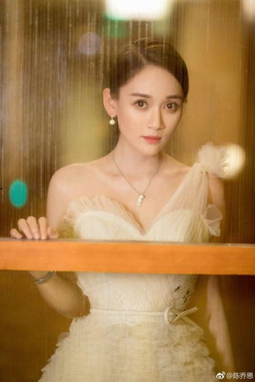 陈乔恩爆料花瓶视频播放,视频播放背后的辛酸历程